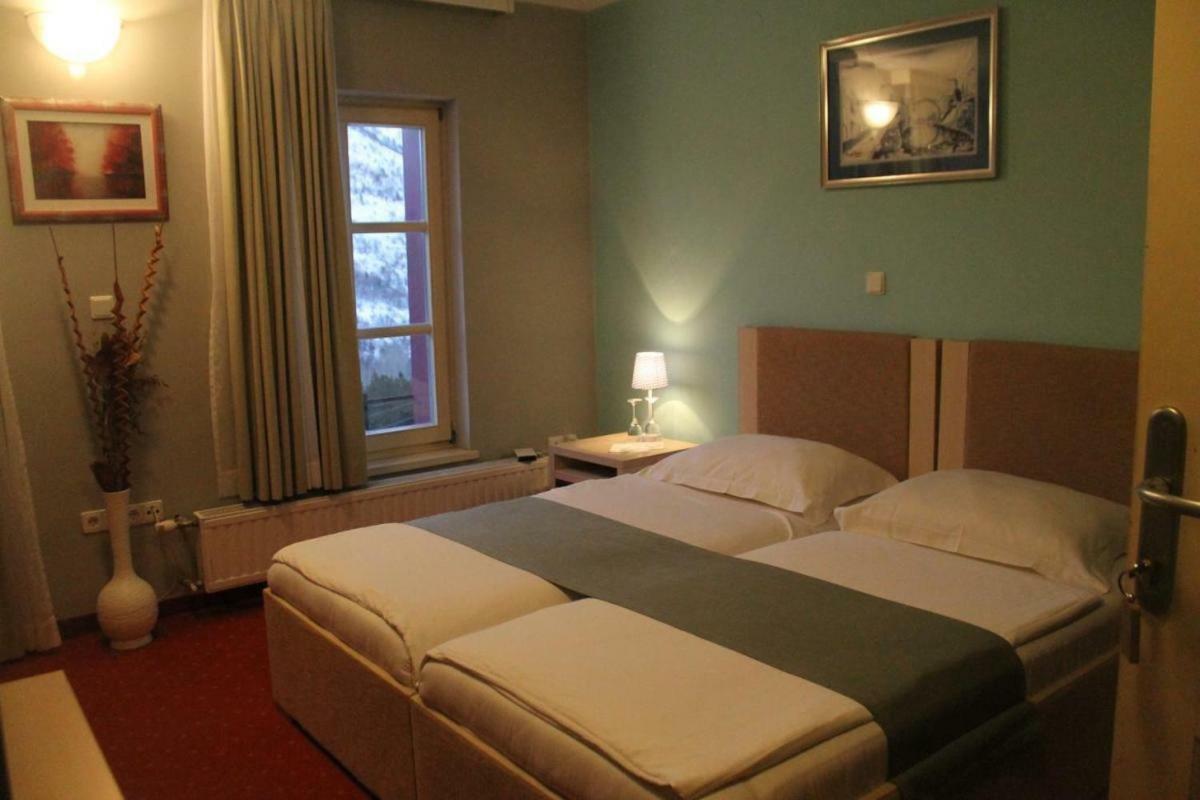 Hotel Snjezna Kuca - Nature Park Of Bosnia Herzegovina Padezina Exteriör bild